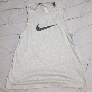 The nike tee xs